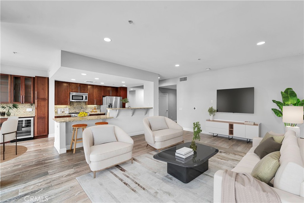 300 E 4th Street 204