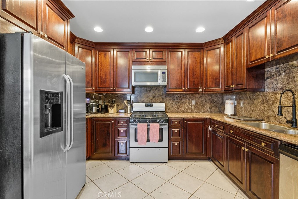 13568 Ottoman Street