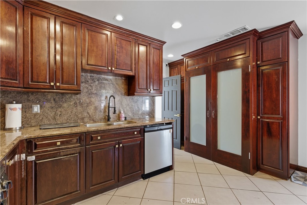 13568 Ottoman Street