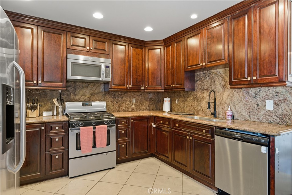 13568 Ottoman Street