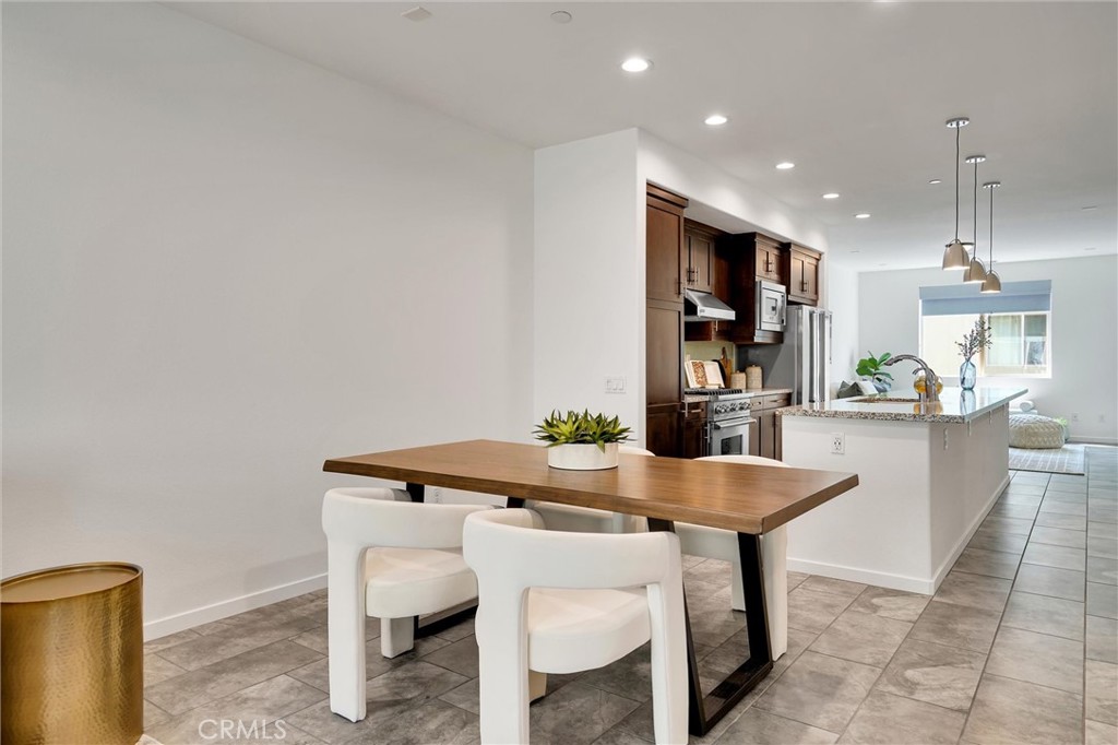 1512 W Artesia Square F