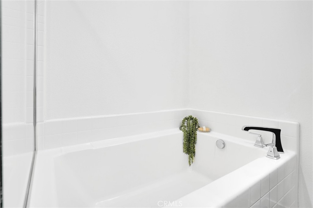 1512 W Artesia Square F