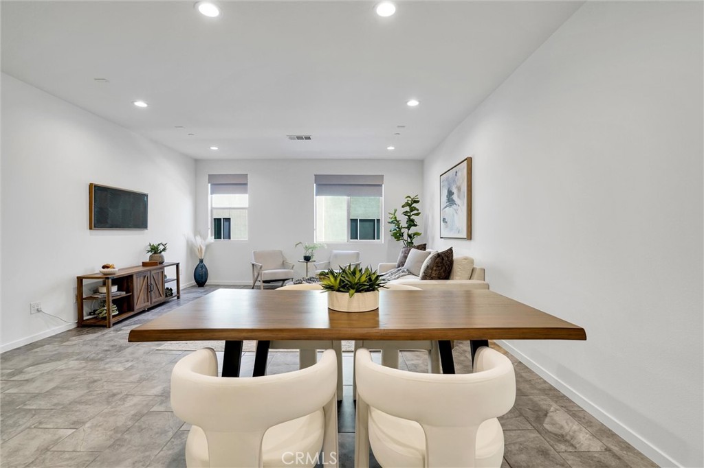 1512 W Artesia Square F