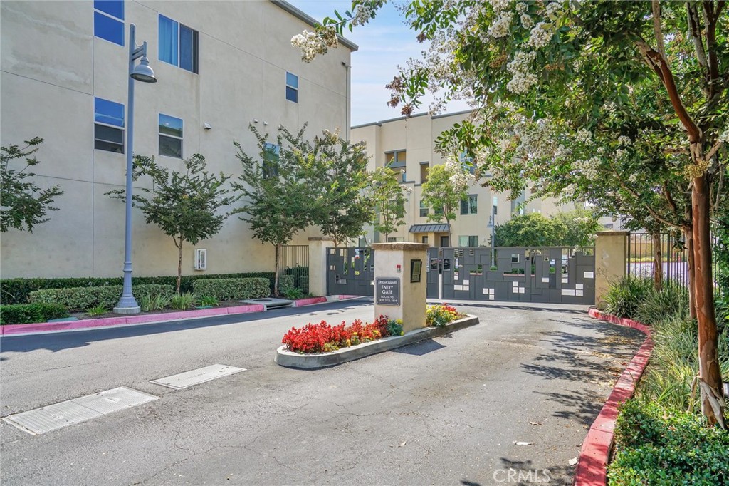 1512 W Artesia Square F