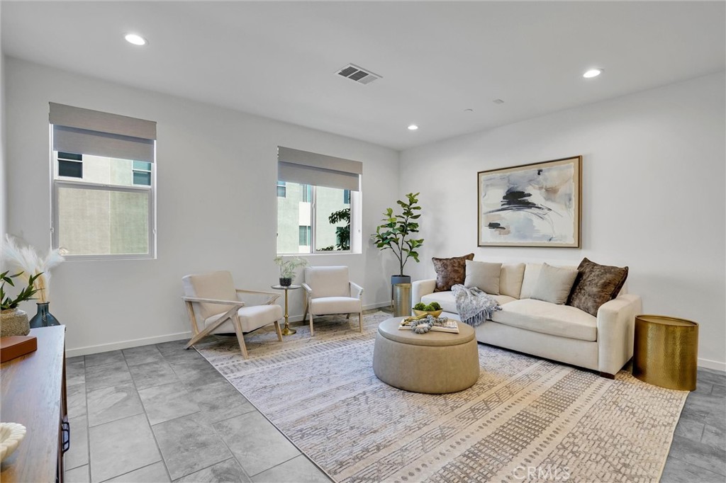 1512 W Artesia Square F