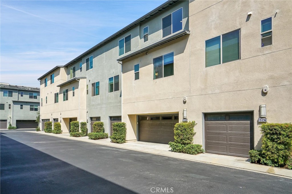 1512 W Artesia Square F