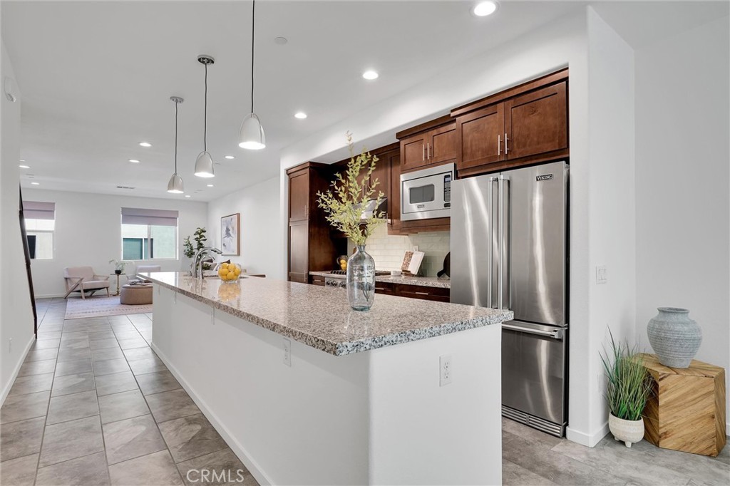 1512 W Artesia Square F