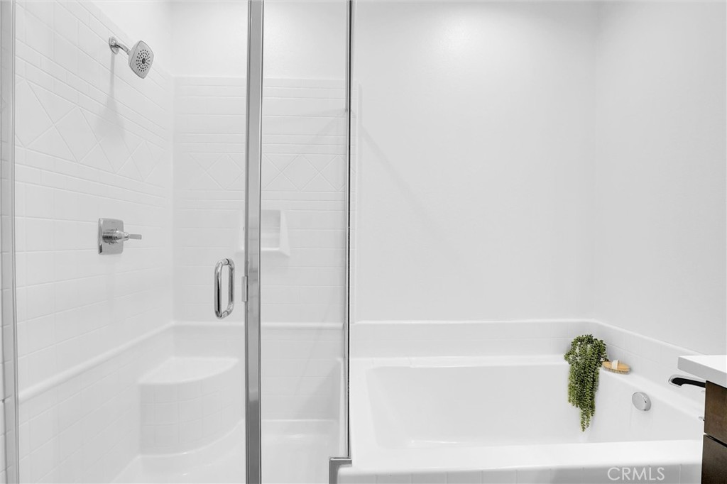 1512 W Artesia Square F