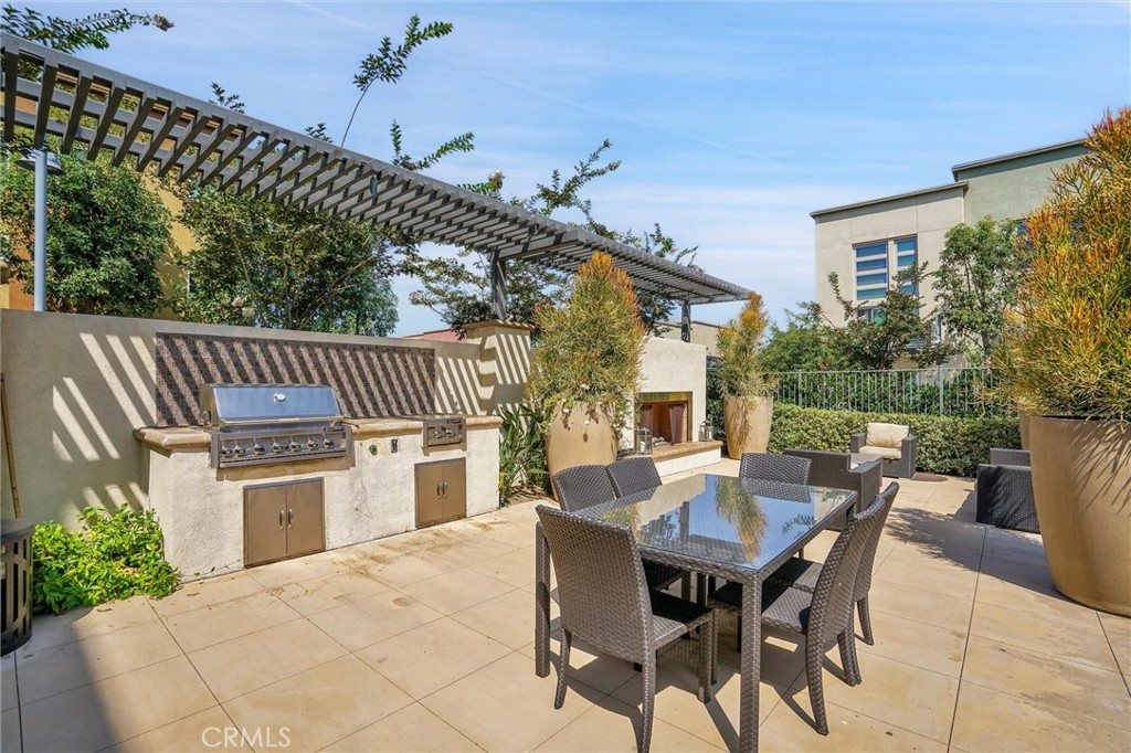 1512 W Artesia Square F