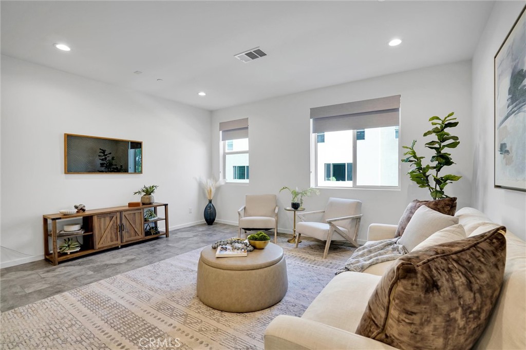 1512 W Artesia Square F