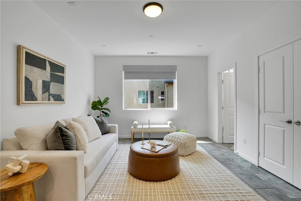 1512 W Artesia Square F