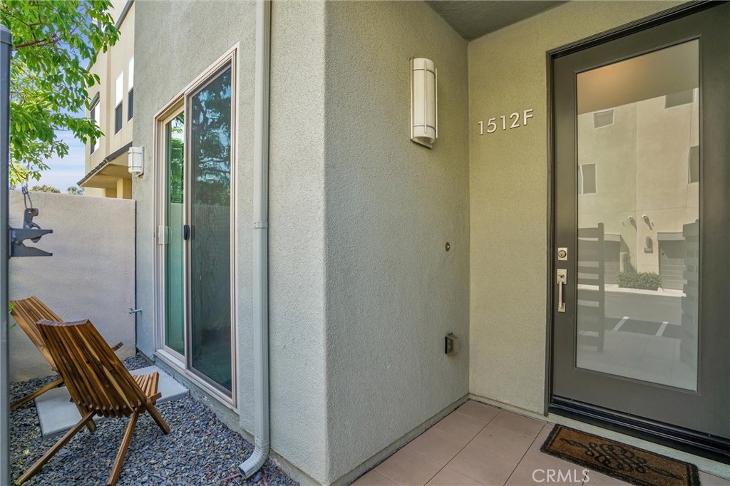 1512 W Artesia Square F