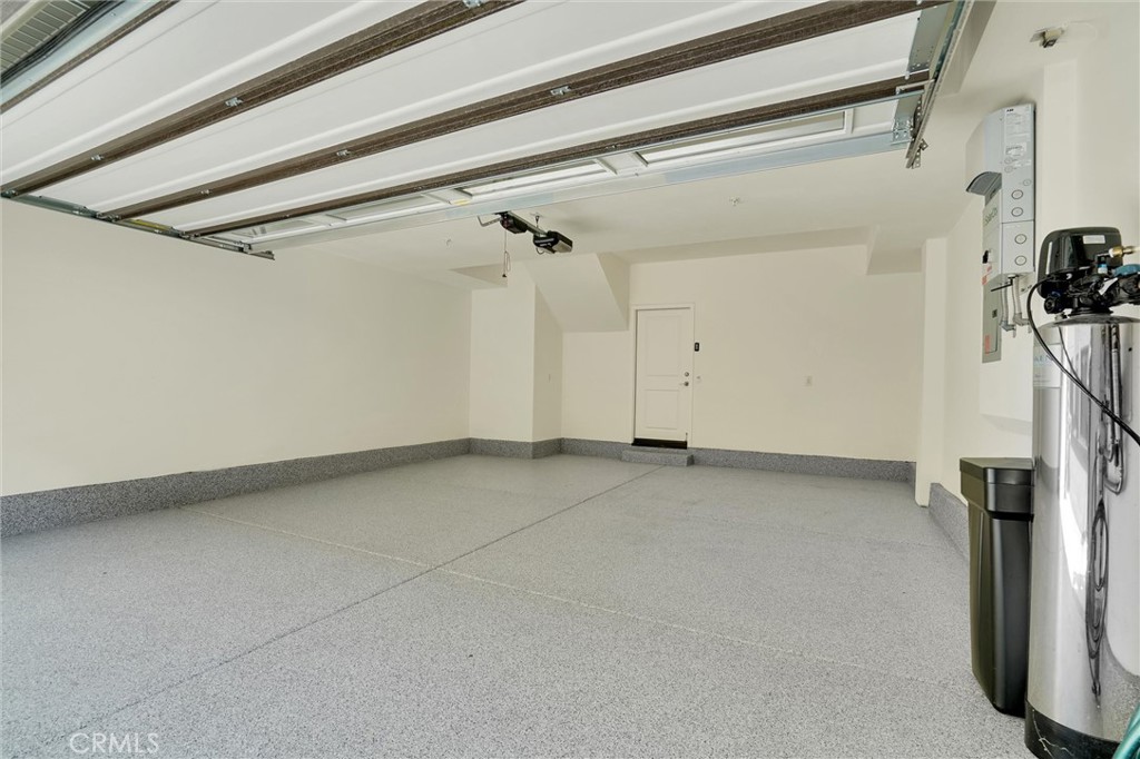 1512 W Artesia Square F