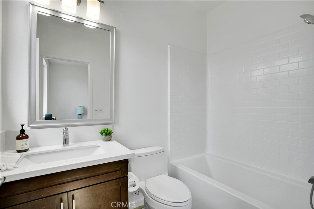 1512 W Artesia Square F