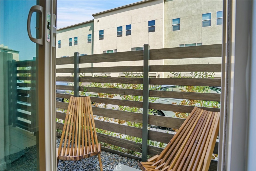 1512 W Artesia Square F