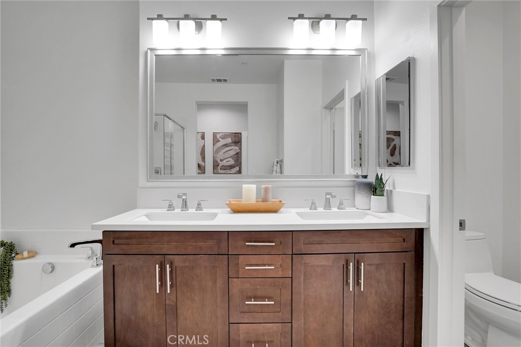 1512 W Artesia Square F