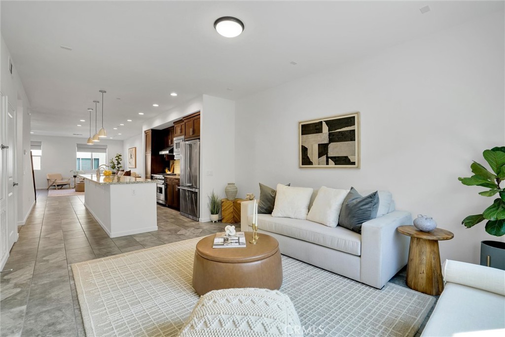 1512 W Artesia Square F