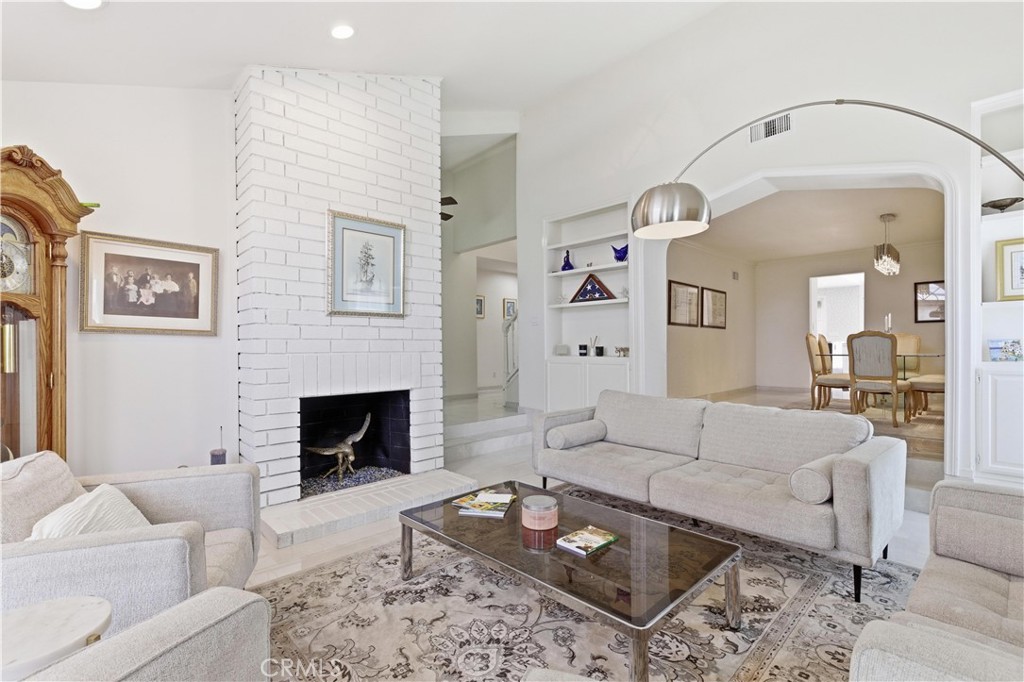 3642 Locust Ave