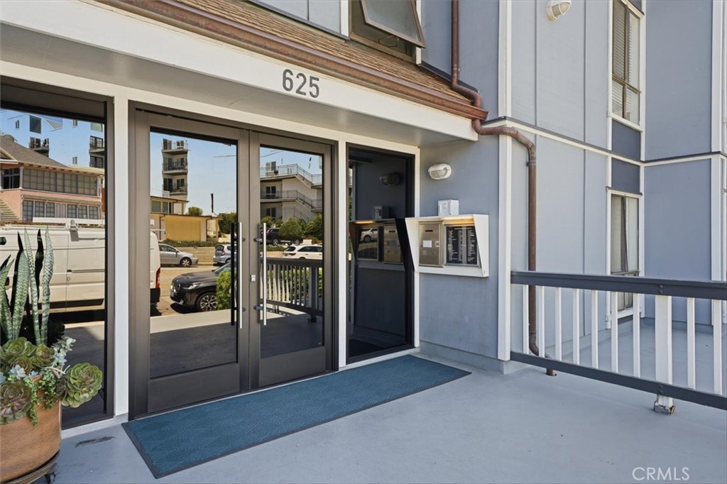 625 Esplanade 9