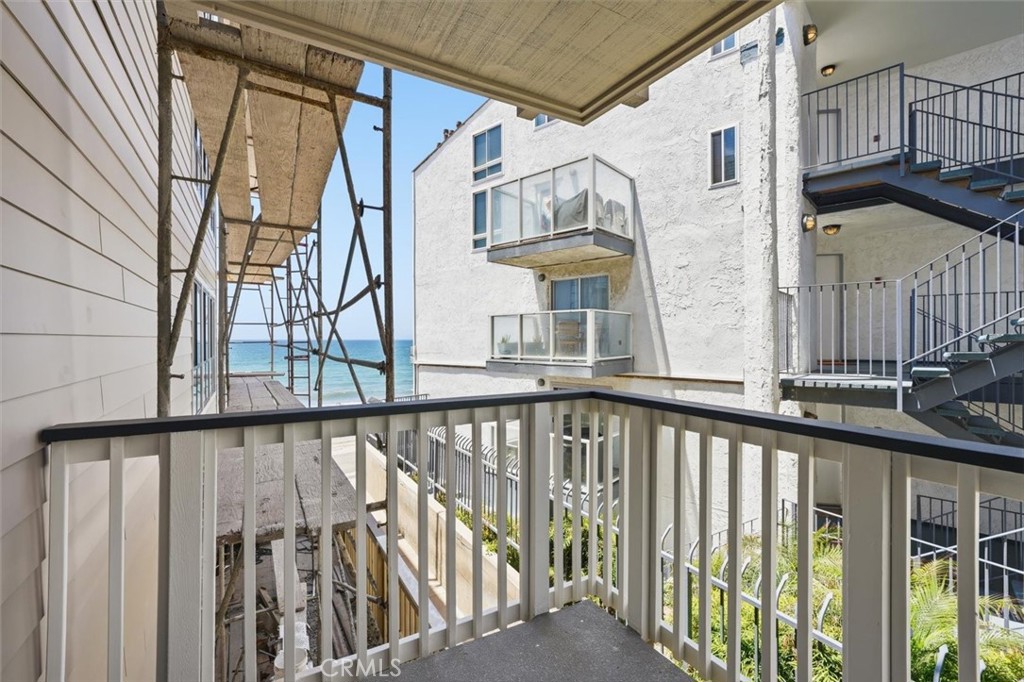 625 Esplanade 9