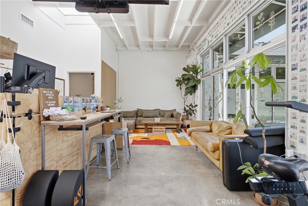 11461 W Washington