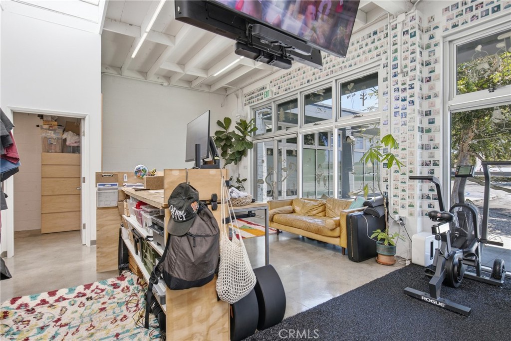 11461 W Washington