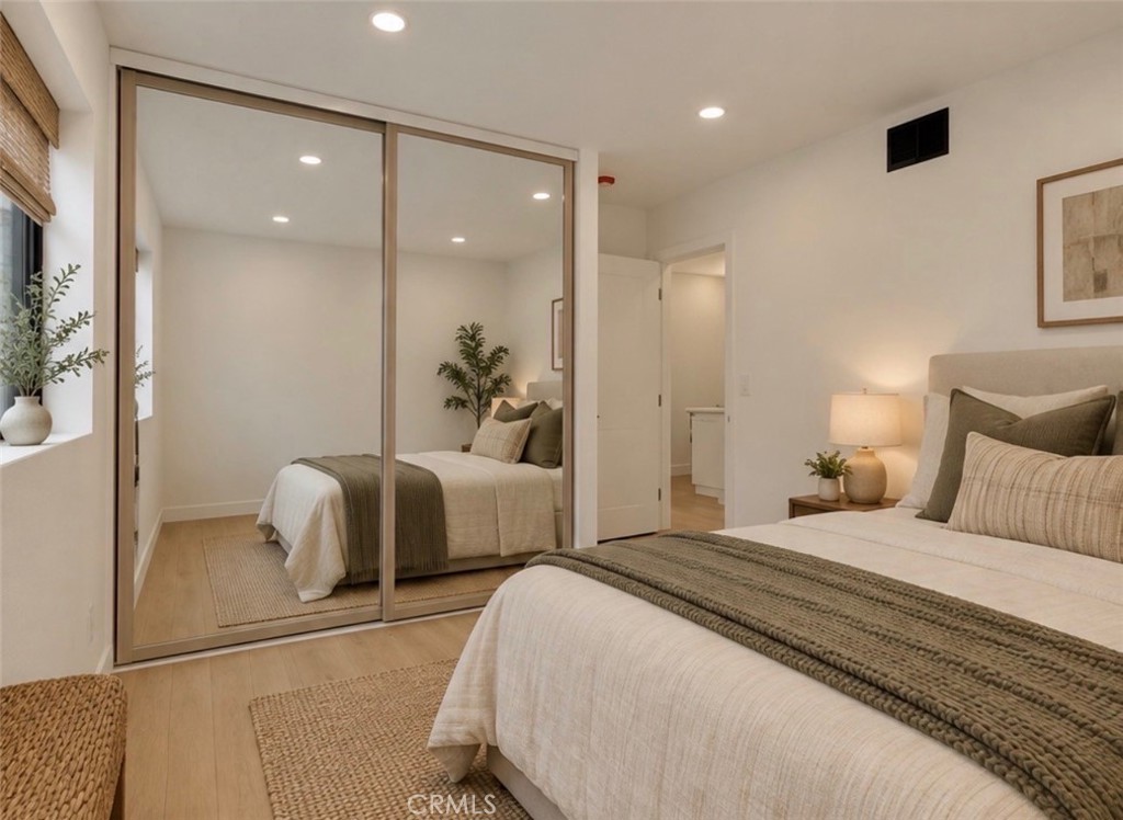 5922 Julian Lane