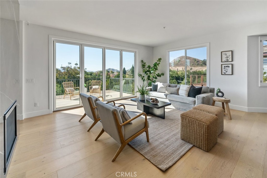 4573 Spanish Oaks