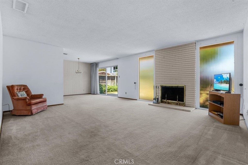 1283 W Newport Street