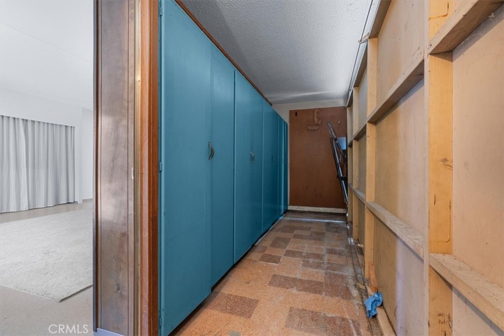 1283 W Newport Street