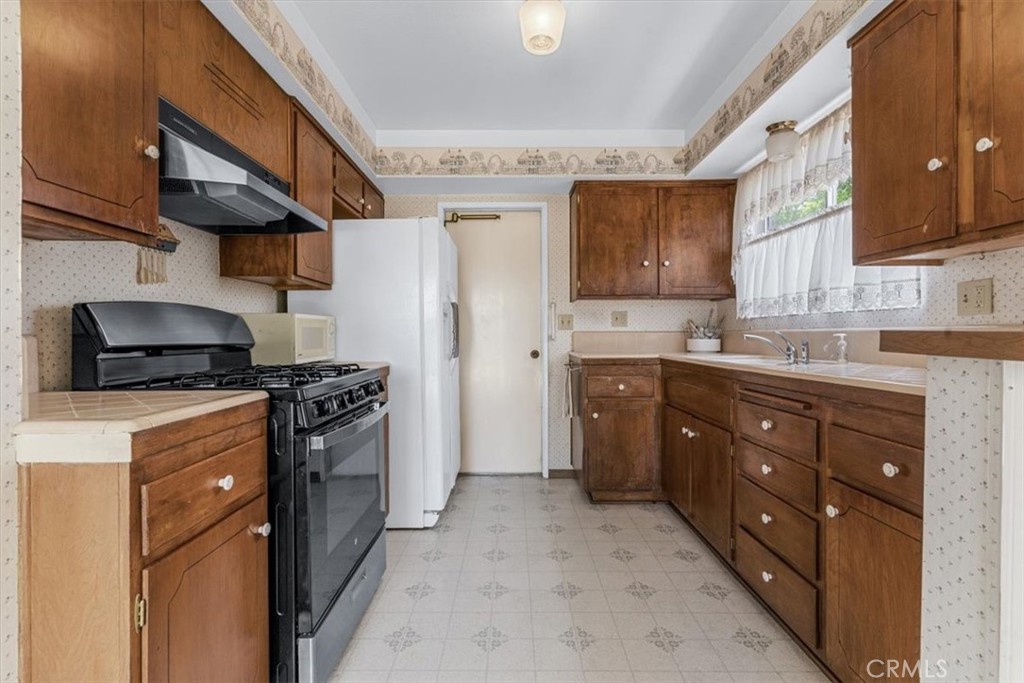 1283 W Newport Street