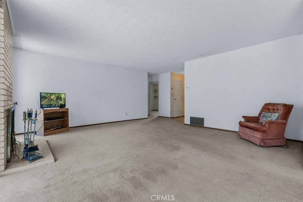 1283 W Newport Street