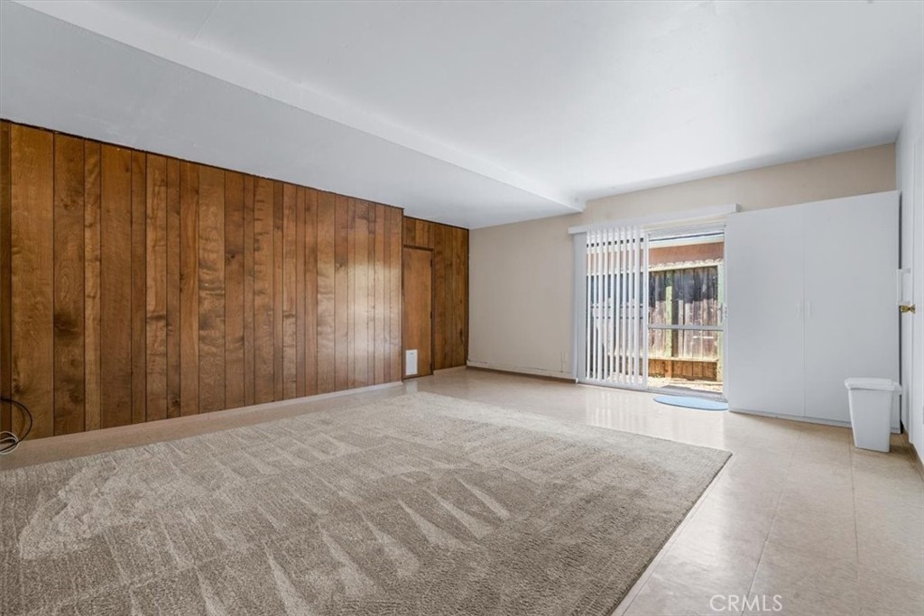 1283 W Newport Street