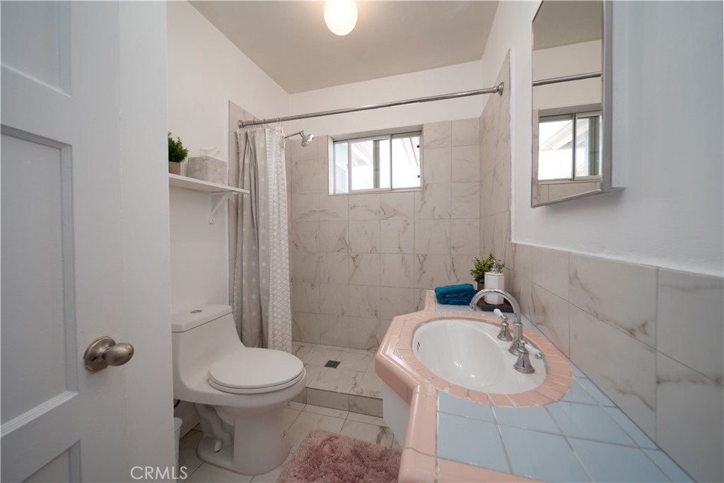 3226 Oakhurst Avenue