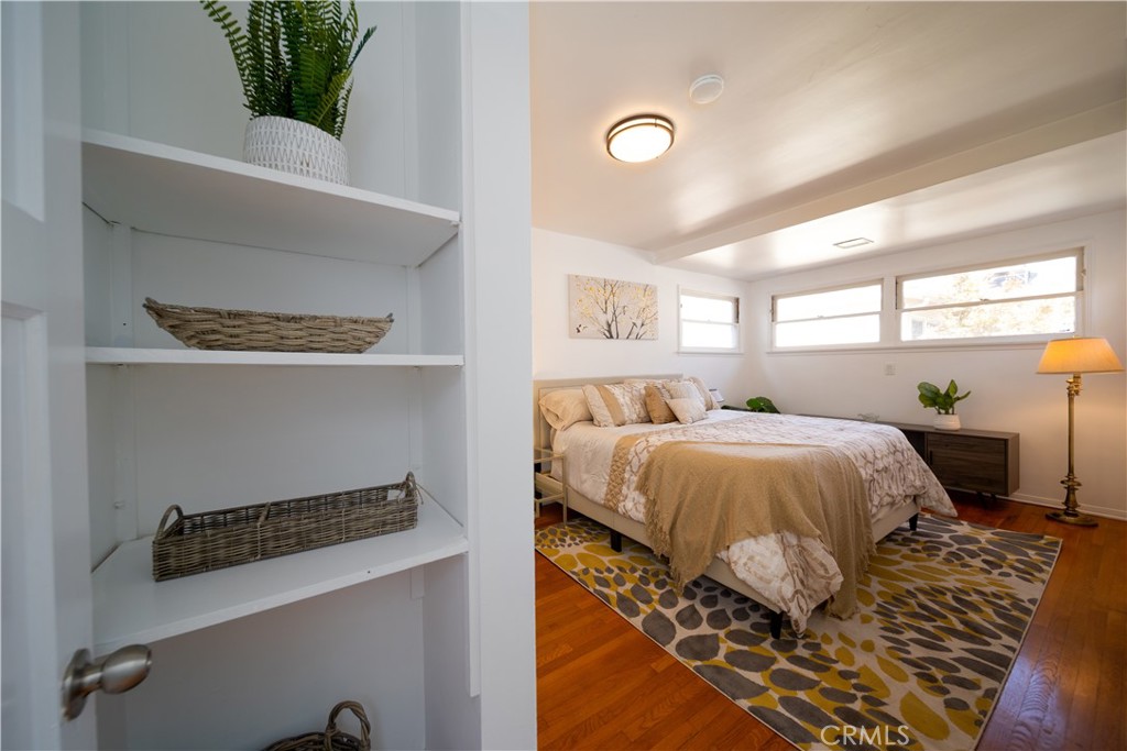 3226 Oakhurst Avenue