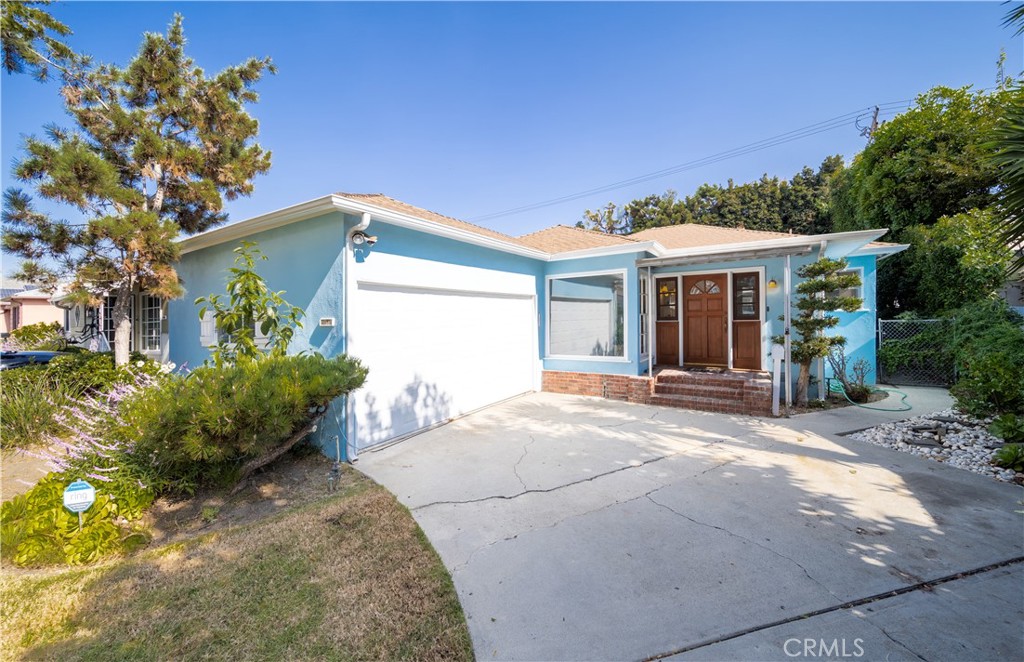 3226 Oakhurst Avenue