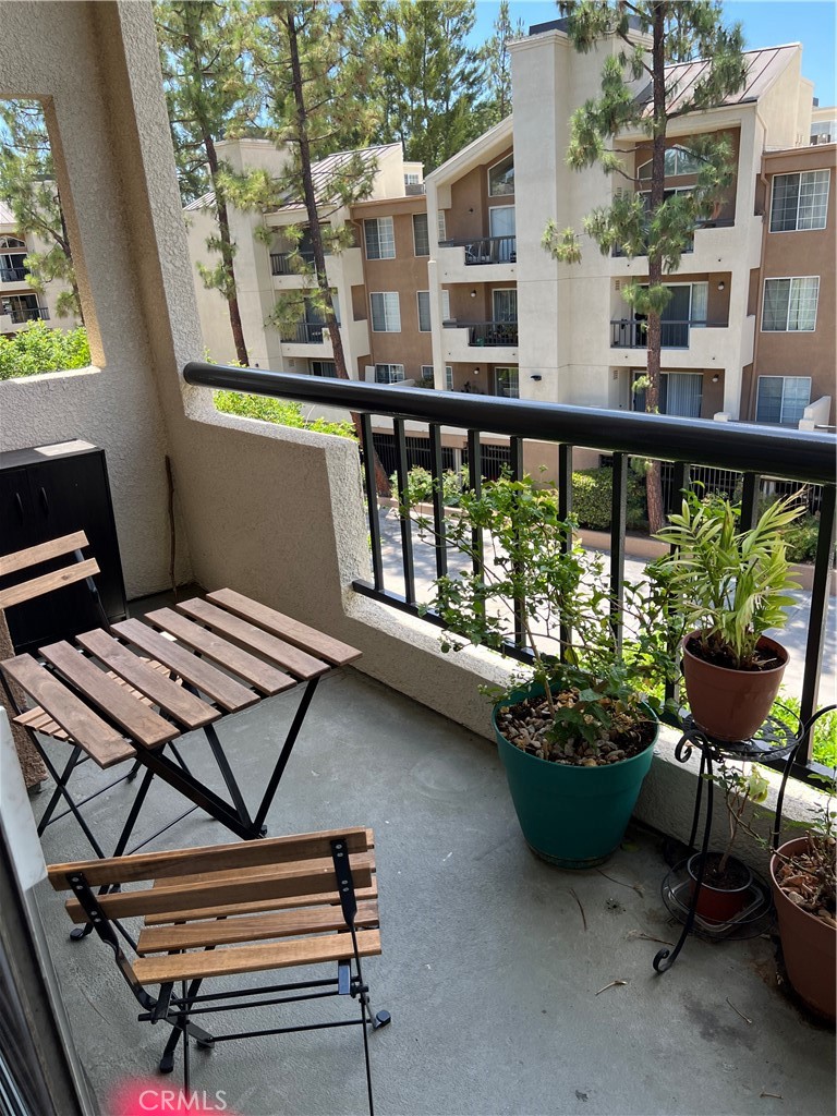 5565 Canoga Avenue 318