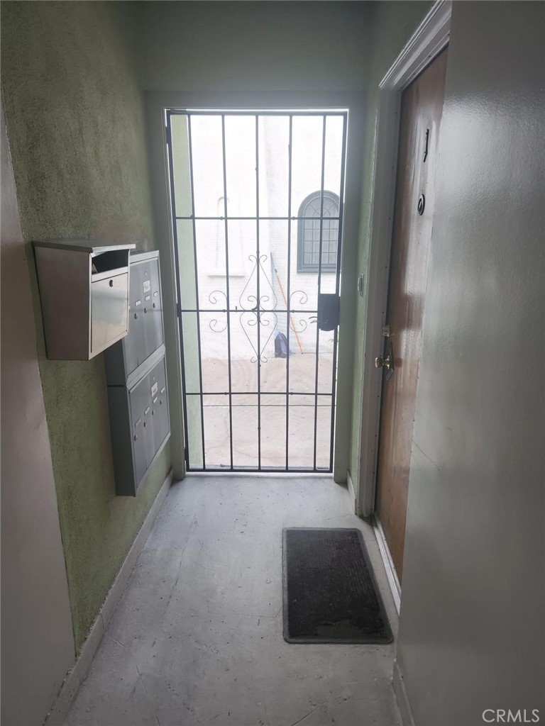 1735 N Winona Boulevard 8