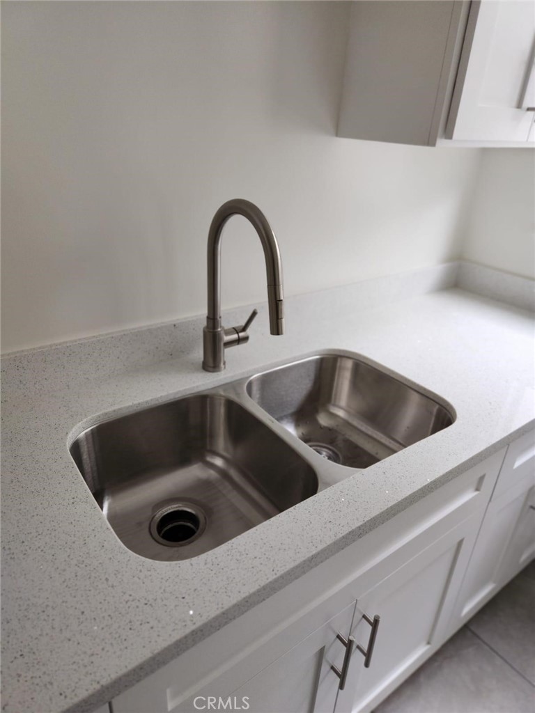 1735 N Winona Boulevard 8