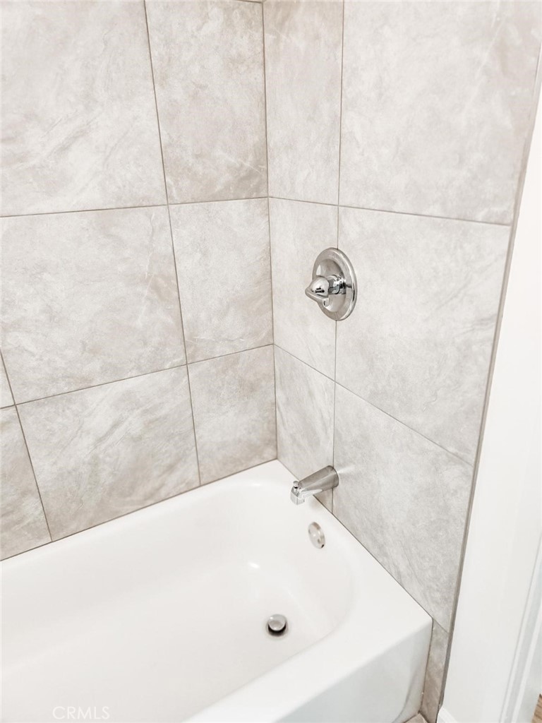 1735 N Winona Boulevard 8