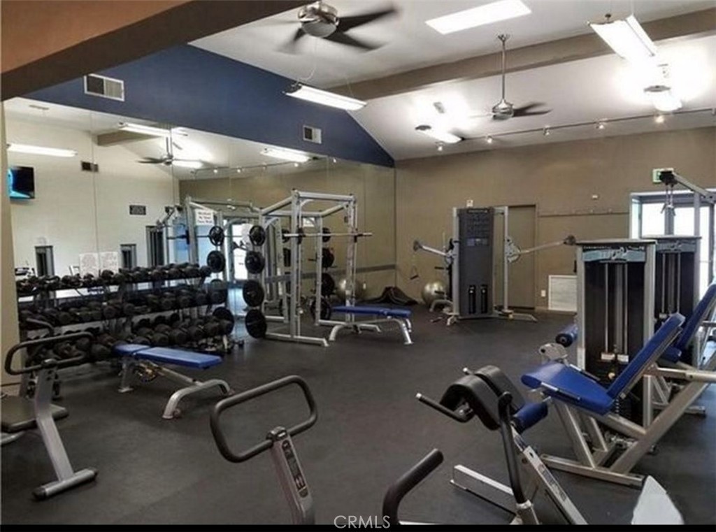 5565 Canoga Avenue 307