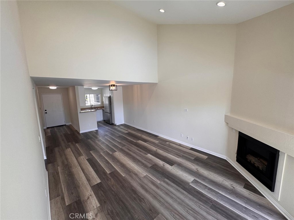 5565 Canoga Avenue 307