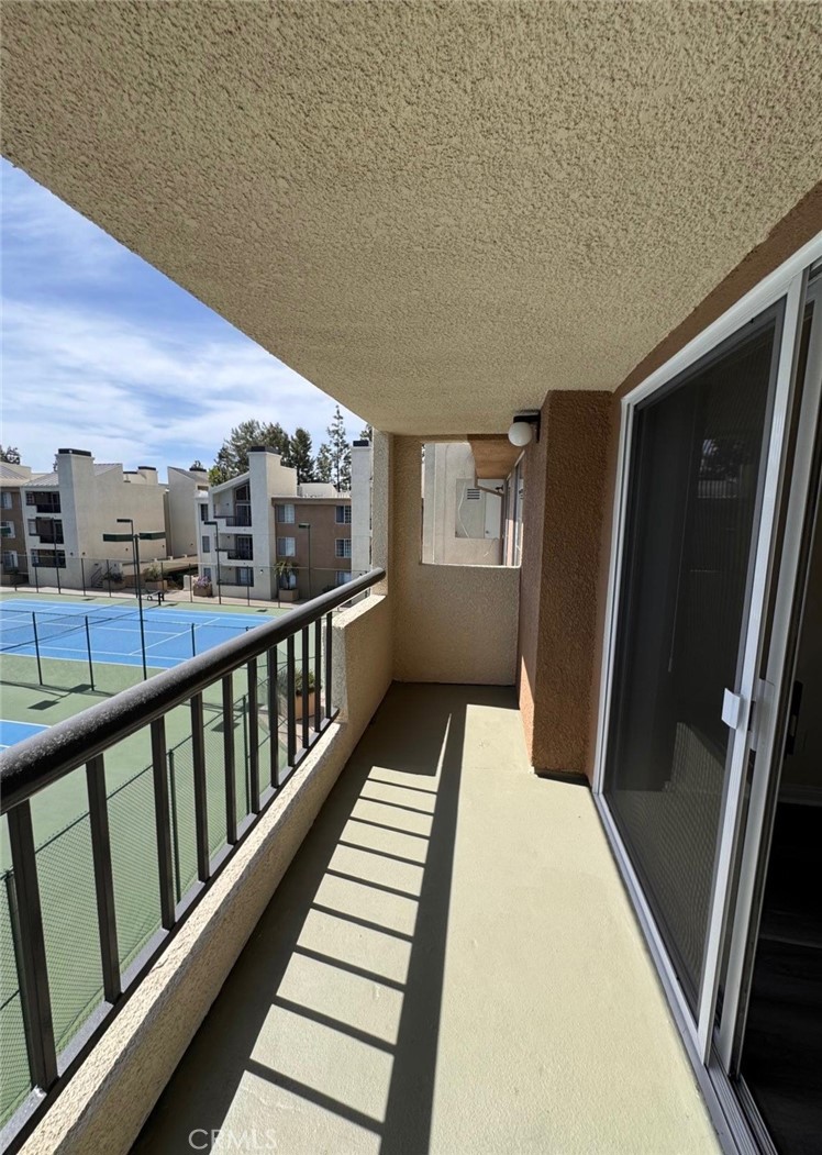 5565 Canoga Avenue 307