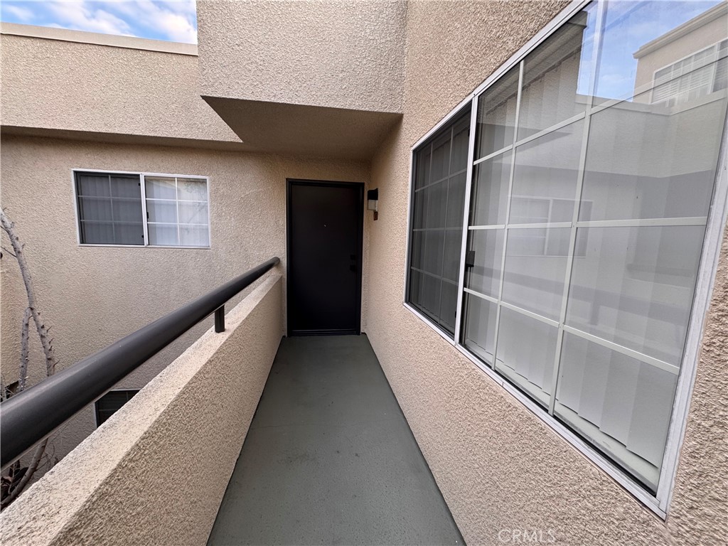 5565 Canoga Avenue 307