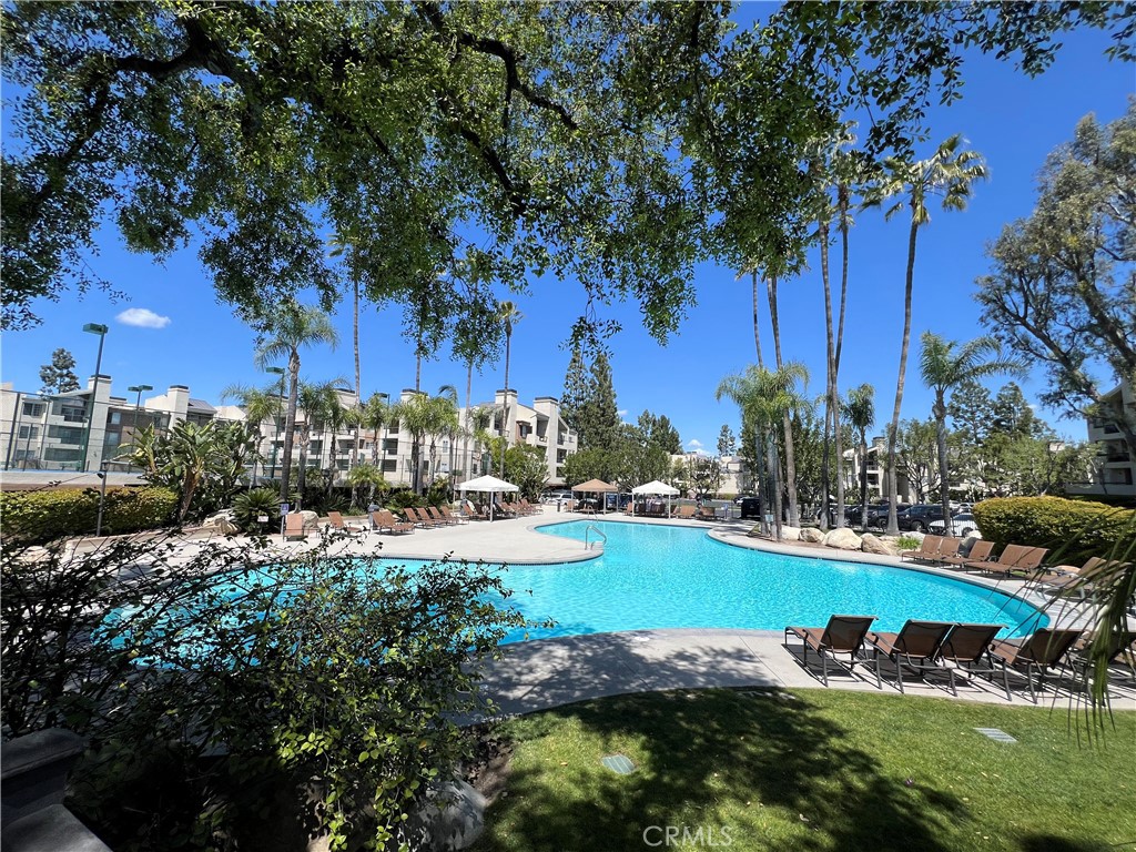 5565 Canoga Avenue 307