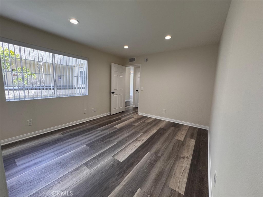 5565 Canoga Avenue 307