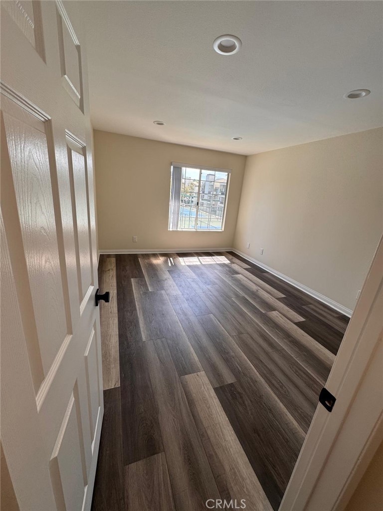 5565 Canoga Avenue 307