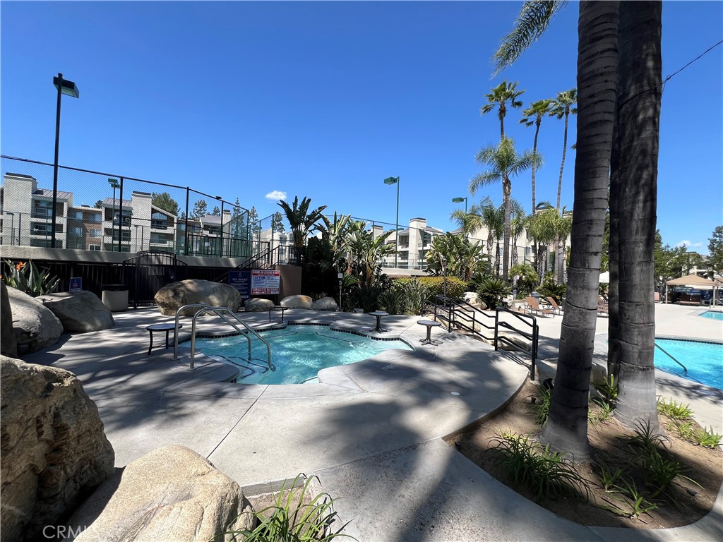 5565 Canoga Avenue 307