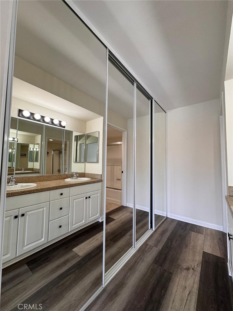 5565 Canoga Avenue 307