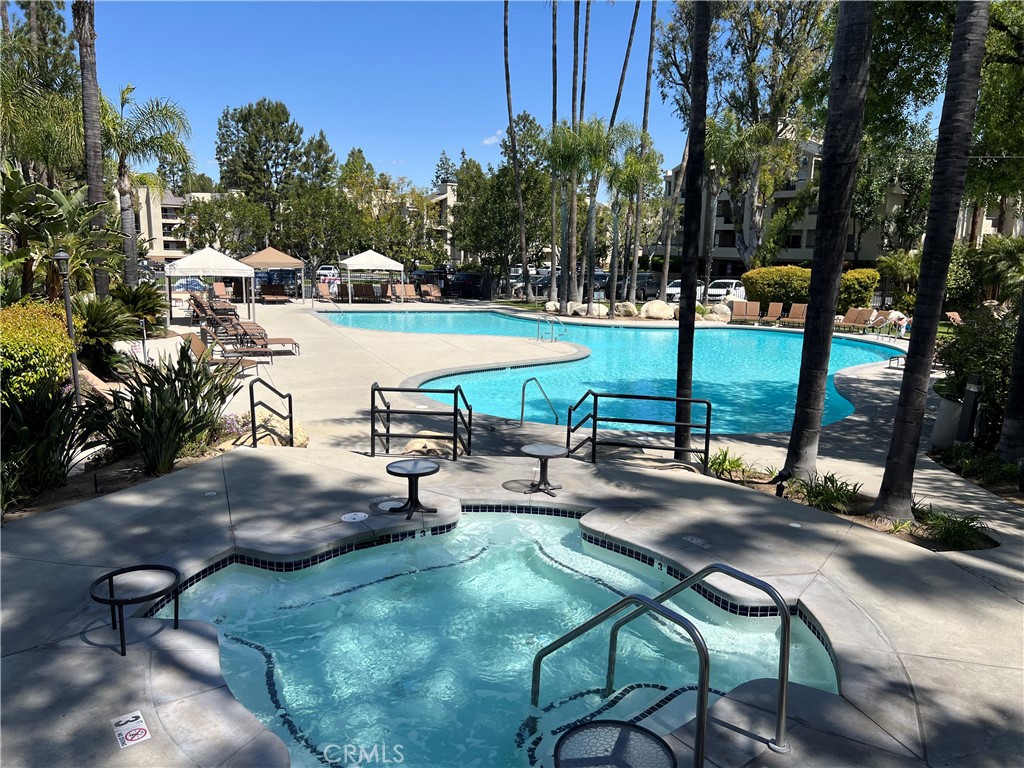 5565 Canoga Avenue 307